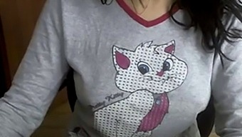 Charming Turkish Cam Model Goes Viral